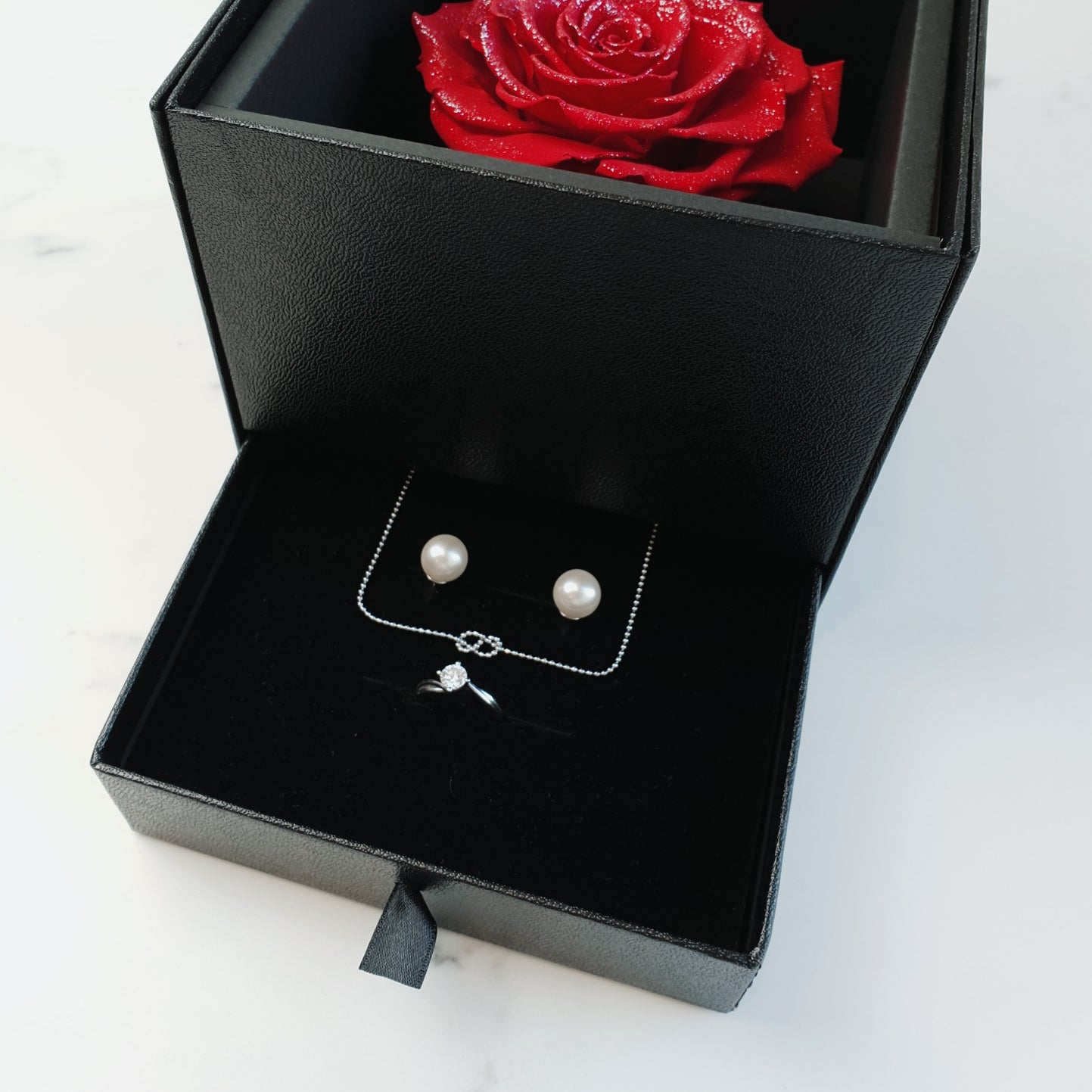 heart rose, heart rose box, long lasting rose, preserved roses, preserved flowers, sydney rose delivery, luxury rose sydney, rose box sydney, flower box sydney